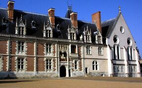 Château royal de Blois / Place du château